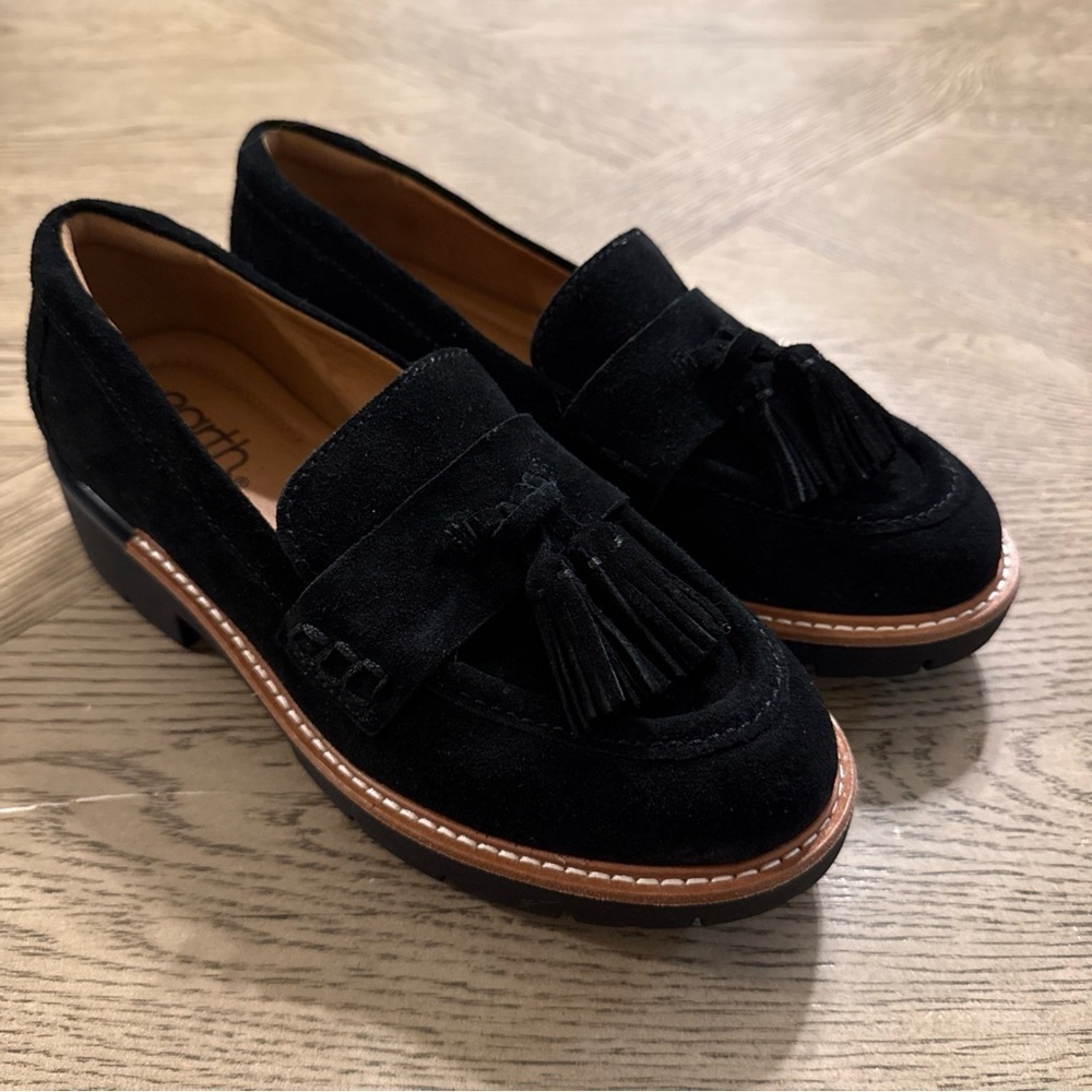Earth Zimm Tassel Lug Loafers β Black Suede β Size 6